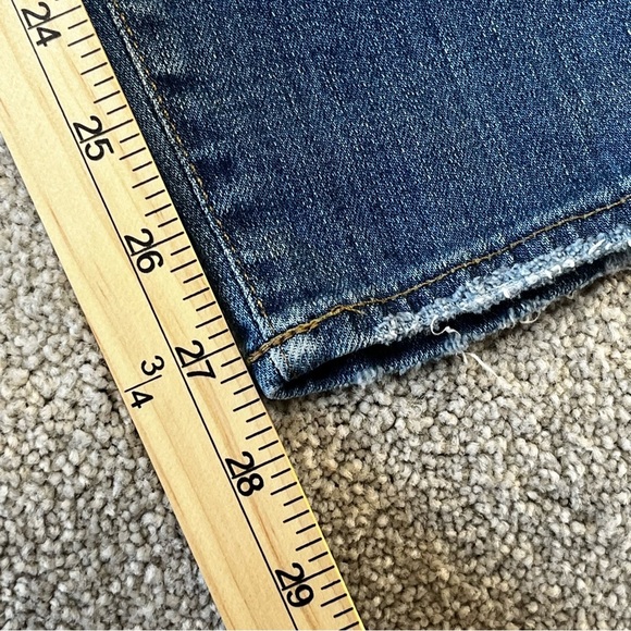 9" Mid-Rise Skinny Jeans in York Wash: Rip and Repair Edition size 25 - Picture 11 of 11